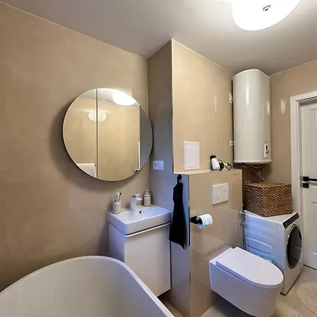 Mileticova Street, Keyless, Ac * Bratislava