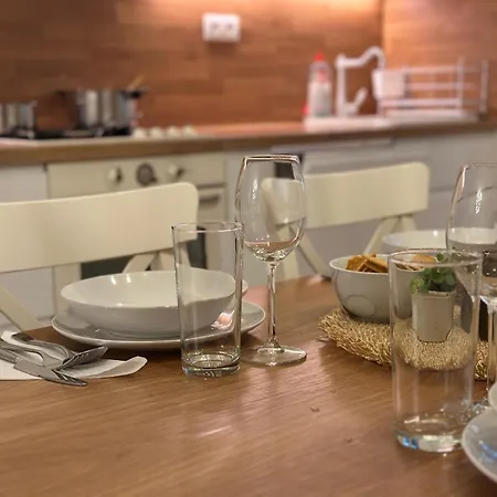 Mileticova Street, Keyless, Ac