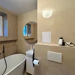 Mileticova Street, Keyless, Ac